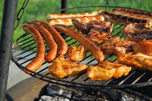 Grillfleisch auf einem Grill