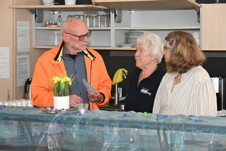 Vorstandsmitglieder bei der Vorbereitung