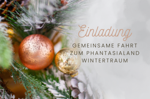Hintergrund: Weihnachtskugeln an Tannenzweig. Daneben Text: Einladdung Gemeinsame Fahrt zum Phantasialand Wintertraum