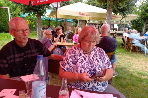 Petra (rechts) und Klaus Müller vom Vorstand des Ortsverbands
