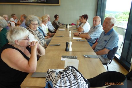 Im Klosterrestaurant warten auf das Essen