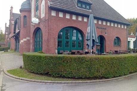 Der Pferdestall von Au&szlig;en