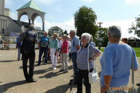 Foto der Reisegruppe auf der Mathildenhöhe.