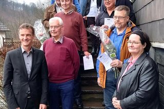 Gruppenfoto auf der Außentreppe von den anwesenden Jubilaren