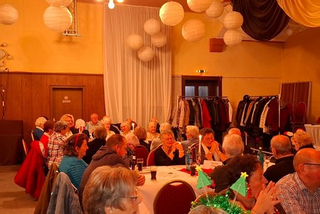 Mitgliederversammlung im weihnachtlichem Rahmen Mitgliederversammlung