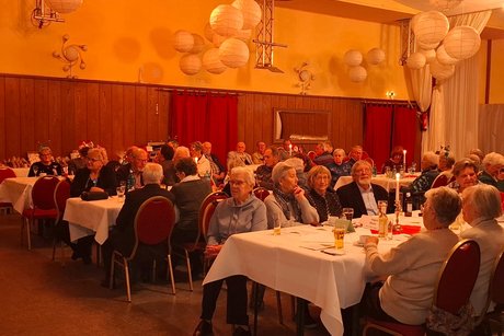 Mitgliederversammlung im weihnachtlichem Rahmen Mitgliederversammlung