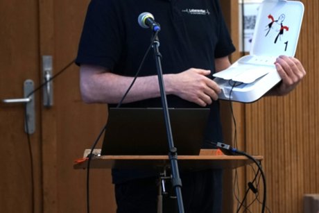 zu Laienreanimation bei einem Herz- Kreislaustillstand