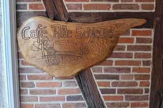 Holzschild mit Brandgravur: Café Alte Schleuse