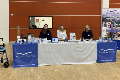 Das Bild zeigt drei Mitabeiterinnen eines Orthopädie- und Sanitärfachhandels