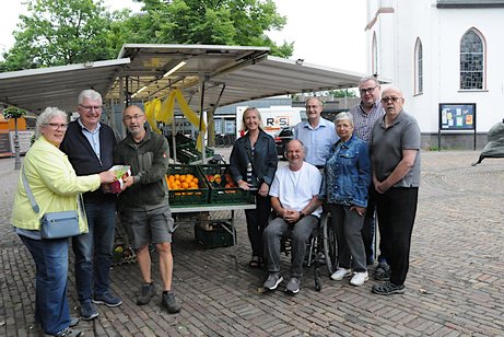 Der Ortsverband Uedem und Marktbeschicker René Angenendt wollen sich am 14. August gemeinsam auf dem Marktplatz präsentieren (von links): Ulrike Dammers, OV-Vorsitzender Karl-Heinz Hermsen, Marktbeschicker René Angenendt, Meggie Meyer, Reinhard Domke, Rolf Grootens, Liselotte Sauer, Stefan Geier, Horst Sauer.