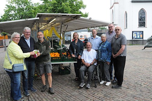 Der Ortsverband Uedem und Marktbeschicker René Angenendt wollen sich am 14. August gemeinsam auf dem Marktplatz präsentieren (von links): Ulrike Dammers, OV-Vorsitzender Karl-Heinz Hermsen, Marktbeschicker René Angenendt, Meggie Meyer, Reinhard Domke, Rolf Grootens, Liselotte Sauer, Stefan Geier, Horst Sauer.