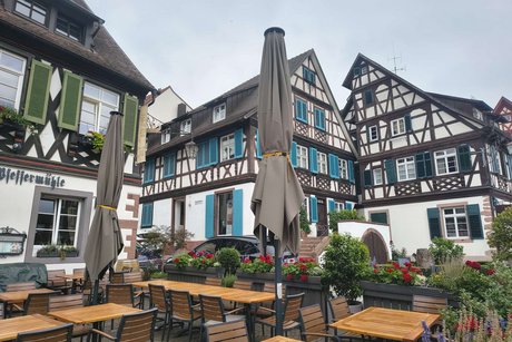 Ansicht dreier alter Fachwerkhäuser in Gengenbach.