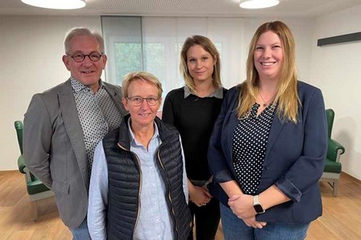 Andreas Plietker, Leiter des Hauses St. Benedikt, Projektbeauftragte Marita Reeker, Verwaltungsfachkraft Vanessa Vorsthove und Vanessa Konermann, Leiterin der Tagespflege, freuen sich schon auf die Eröffnung am 1. Februar. | Foto: Haus St. Benedikt