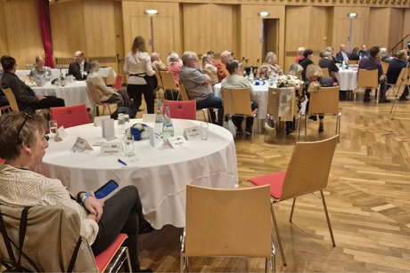 ...alle folgen interessiert der Veranstaltung ...alle folgen interessiert der Veranstaltung