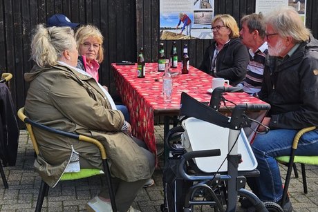 Bild zeigt Teilnehmer der Tagesfahrt Spargelessen