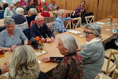Auf dem Bild sieht man wieder die Mitglieder des VdK OV Bilk in gem&uuml;tlicher Umgebung vom Spargelhof Schippers.
