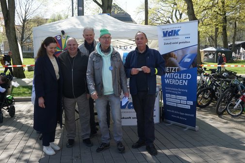 Vlnr: Juristin Frau Wagner, Rechtsberatung KV Lippe-Detmold, Vorstand: Michael Zwirner, Wolfgang Hirt, Ulrich Becker und Mathias K&uuml;ck