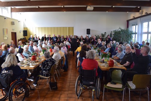 Frühlingsfest beim VdK Moers-Mitte Das Bild zeigt die Anwesenden Mitglieder bein Frühlingsfest