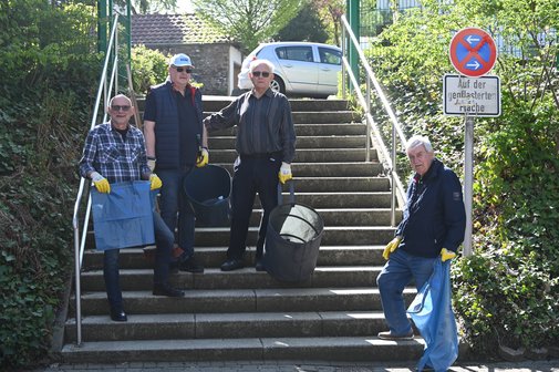 Mitglieder sammeln M&uuml;ll