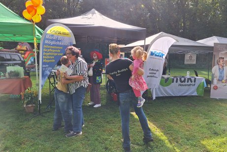 Besucher auf dem Markt der Möglichkeiten