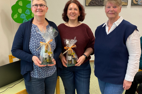 Das Bild zeigt drei Damen