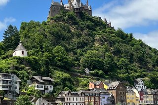 Burg auf Berg vom Schiff