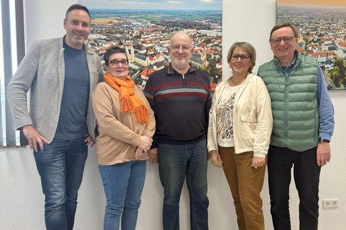 Unsere Vorstandsmitglieder mit Bürgermeister Torben Höbrink