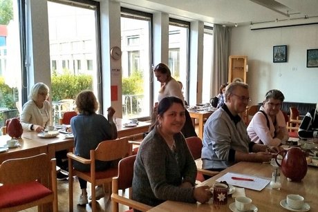 Treffen und Austausch bei Kaffee und Kuchen
