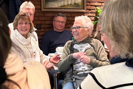 Lachende Mitglieder Lachende Mitglieder