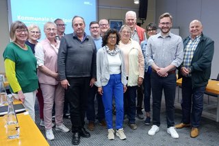 Vorsitzende Gudrun Pohl mit Referent Benedikt Lechtenberg und Vorstandsmitglieder des Kreisverbandes und der Ortsverbände aus dem Kreis Lippe