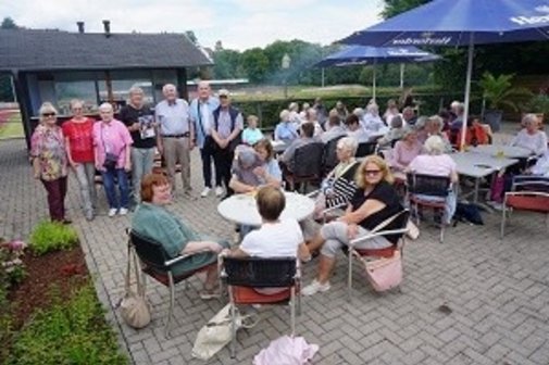 Lädt der VdK Gevelsberg zu seinem beliebten Grillnachmittag ins Stefansbachtal ein, dann platzt die Terrasse vom Bistro des FSV Gevelsberg stets aus allen Nähten.