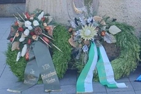 Kranzniederlegung am Ehrenmal