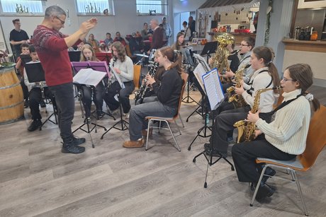 Die jungen Musiker überbrachten den anwesenden VdK-Mitglieder ein musikalisches Ständchen als Dankeschön für eine Spende.