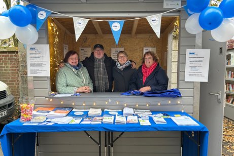 VdK Stand auf dem G&auml;nsemarkt mit Vorstandsmitgliedern: Hedwig Glatzel, Helmut Haarmeyer, Regine Descher, Petra Hadrika