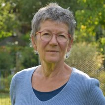 Rositta Moch im Garten des Schriftführers