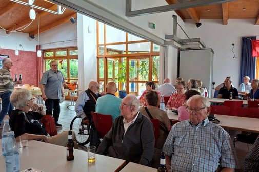 Vorsitzender Klaus Andes begrüßte die Anwesenden 75 Personen.