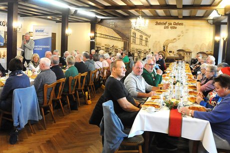 Proppenvoll war der Saal in der Gastst&auml;tte Lettmann: Den Jahresabschluss wollte sich keiner entgehen lassen.