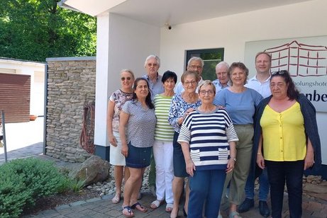 Gruppenfoto vor dem Hotel in Bad Fredeburg