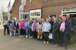 Gruppenbild vor dem Museum