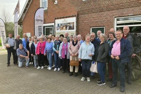 Gruppenbild vor dem Museum