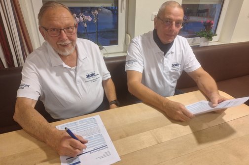 Im Bild zwei Vorstandsmitglieder, die bei den Beratungsterminen im Rathaus vor Ort sind.