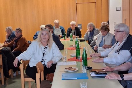 das Foto zeigt G&auml;ste der Offenen Gespr&auml;chsrunde