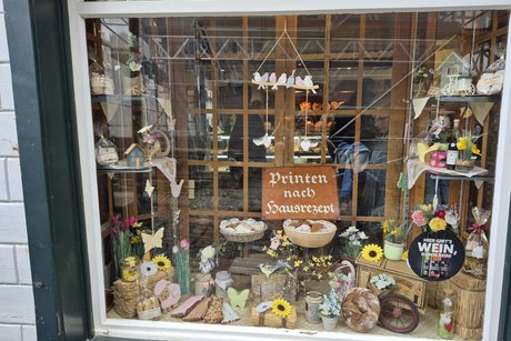Schaufenster in Monschau mit Printen.