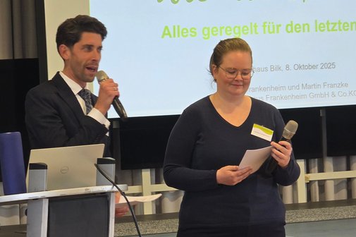 Juliane Frankenheim und Martin Franzke vom Bestattungshaus Frankenheim sprachen beim Infoabend des VdK Düsseldorf offen, herzlich und mit einer Prise Humor über Bestattungsvorsorge