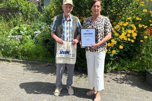Klaus Brandt (1. Vorsitzender) und Dagmar Bludau (500. Mitglied)