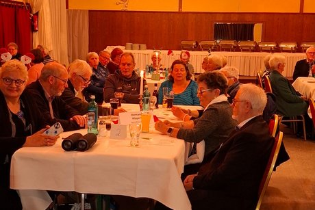 Mitgliederversammlung im weihnachtlichem Rahmen Mitgliederversammlung