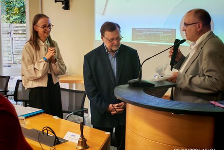 Ansprache von Jürgen Hennemann zur Verabschiedung von Herbert Elz Jürgen Hennemann hält eine Ansprache zum Verabschiedung von Herbert Elz