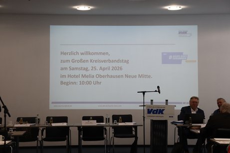 Leinwand mit Begr&uuml;&szlig;ungstext zum Gro&szlig;en Kreisverbandstag