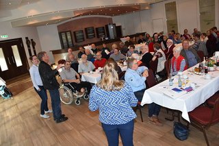 Dr. Reinhold Hemker begrüßt die Teilnehmer am Workshop Ehrenamt