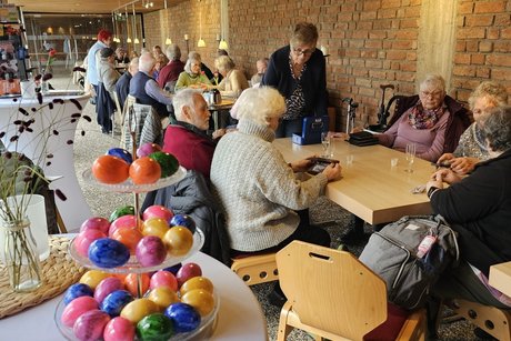 Kaffeetrinken vor Ostern